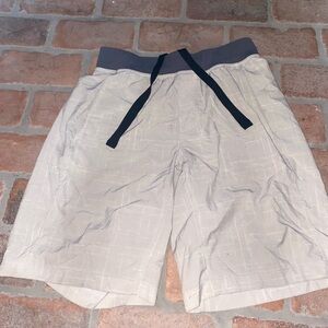 Lululemon men’s medium CORE SHORT liner less 11in